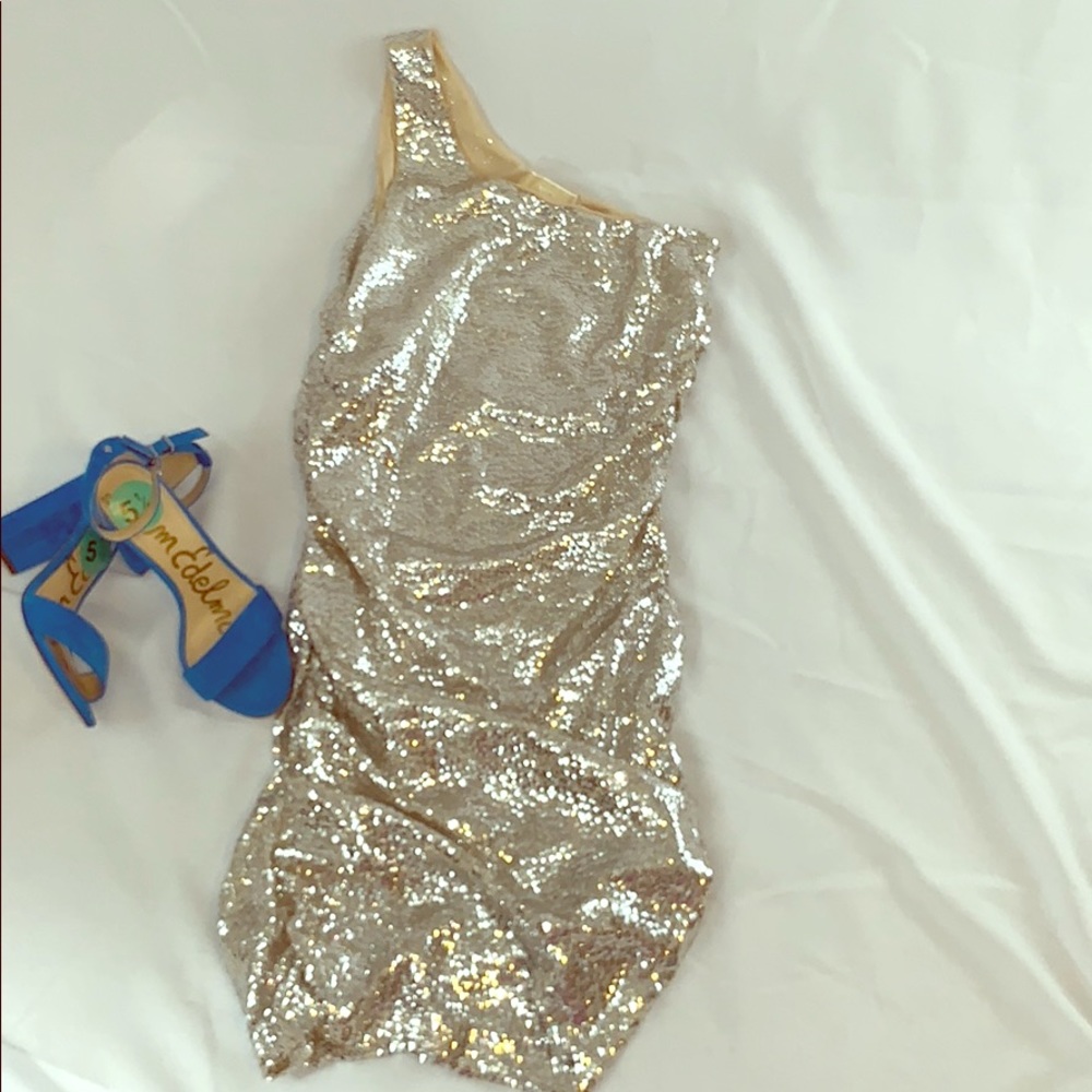 Club or dinner dress very fitted and sexy on.